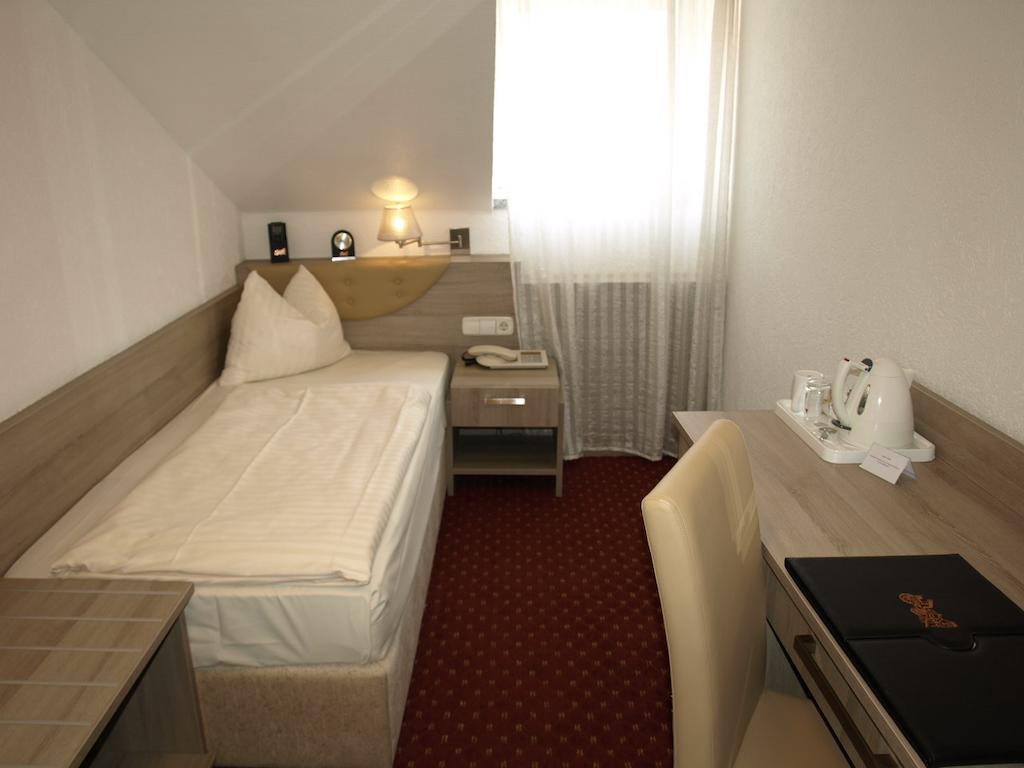 Airport Hotel Filder Post Щутгарт Екстериор снимка