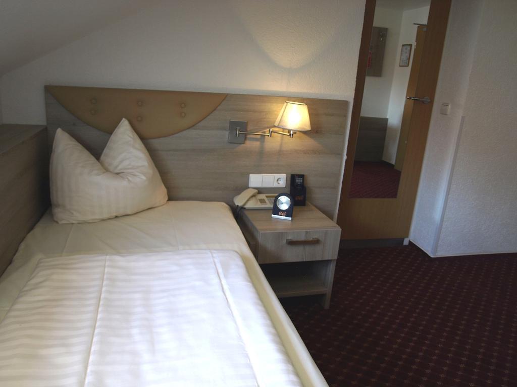 Airport Hotel Filder Post Щутгарт Екстериор снимка