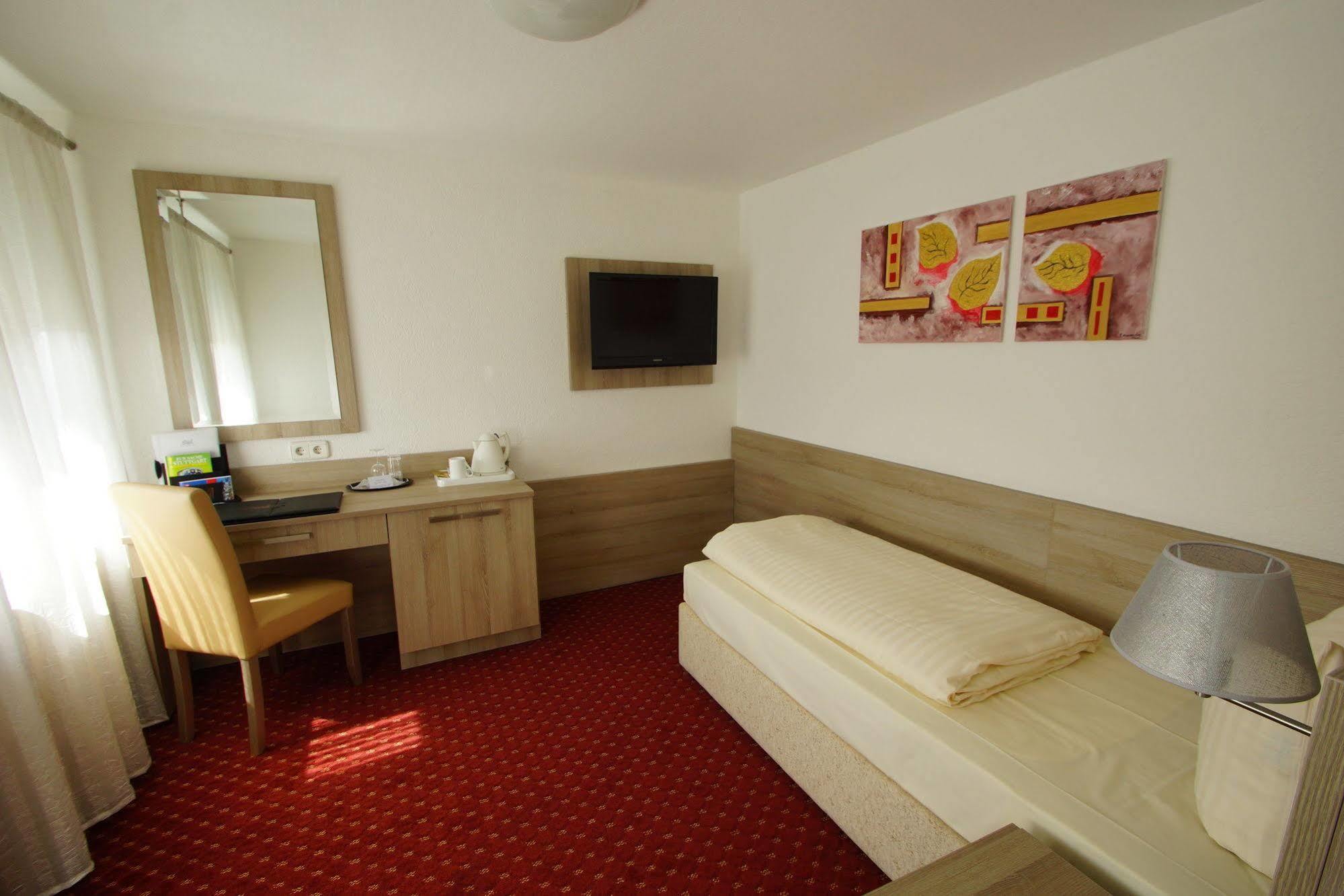 Airport Hotel Filder Post Щутгарт Екстериор снимка